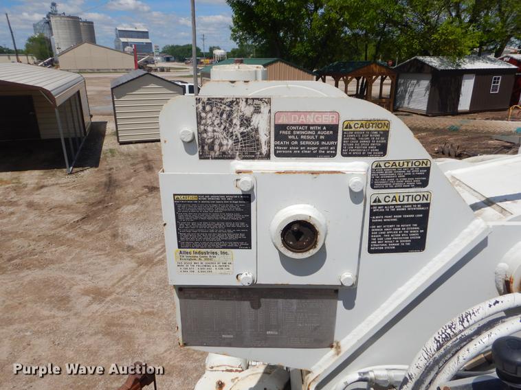 image for item FH9433 2001 International 4700 digger derrick truck