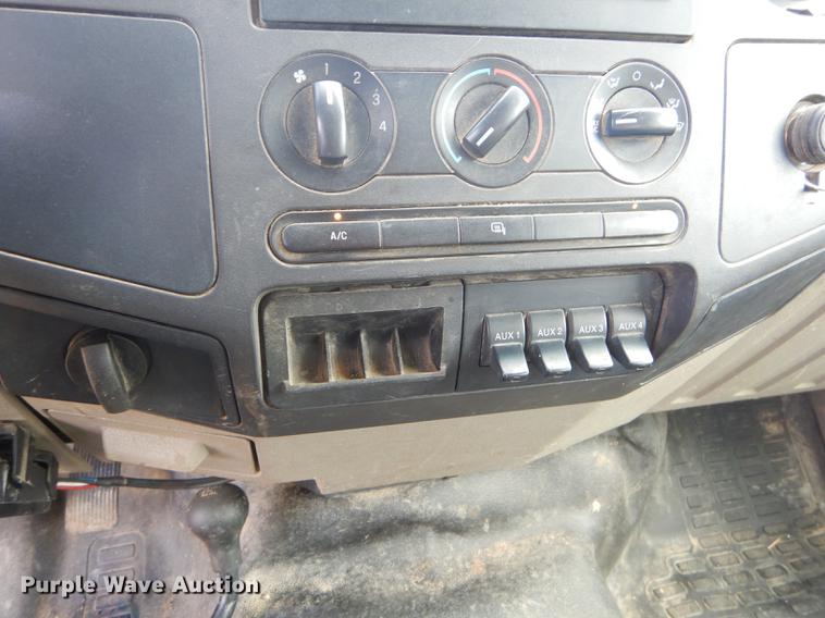 image for item FH9435 2008 Ford F450 Super Duty XL Crew Cab flatbed truck