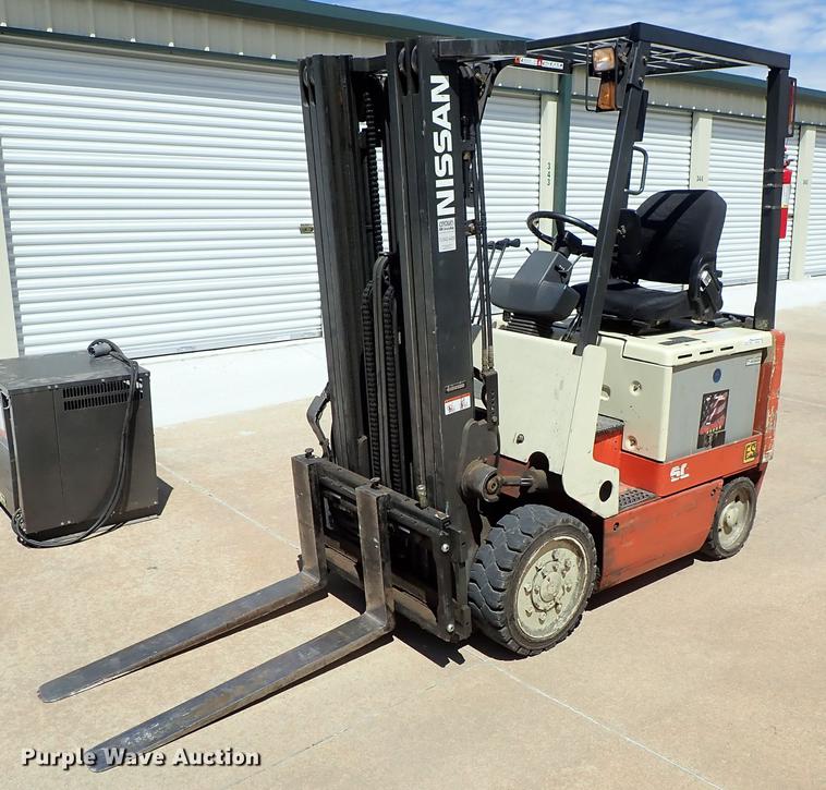 image for item FH9769 Nissan CWD02125S forklift
