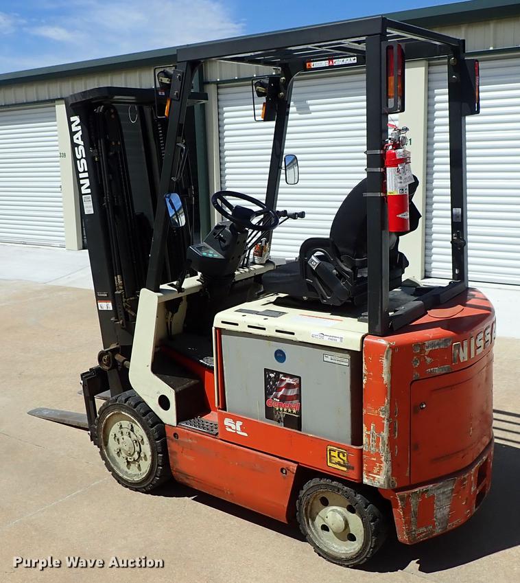 image for item FH9769 Nissan CWD02125S forklift