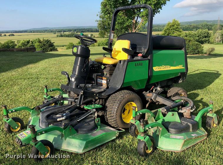 image for item FK9241 2003 John Deere 1600 lawn mower