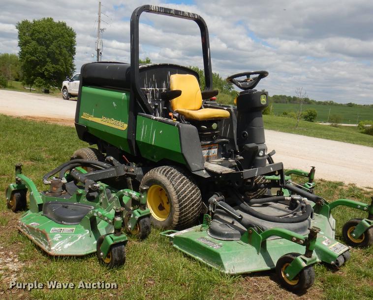 image for item FK9241 2003 John Deere 1600 lawn mower