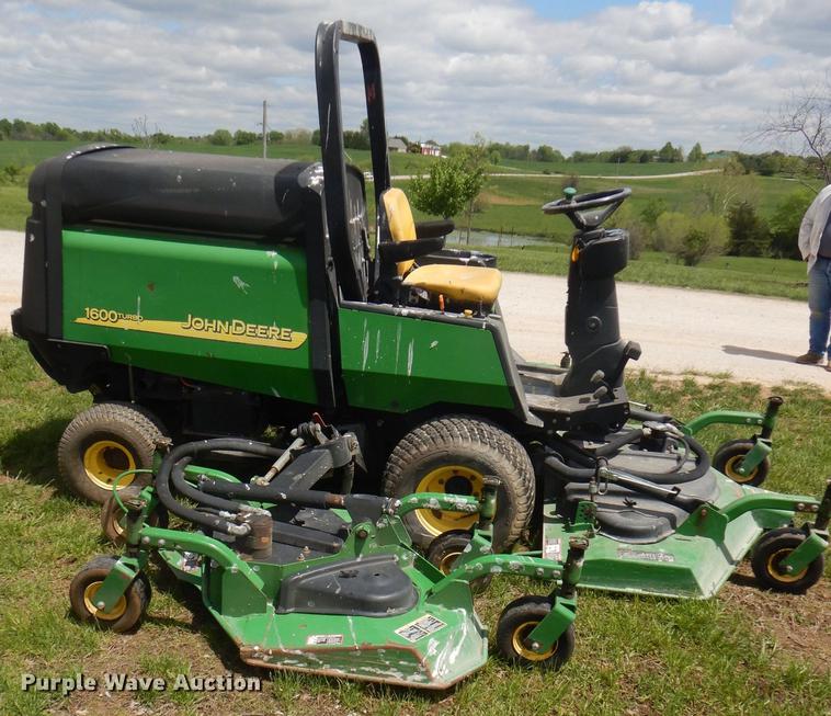 image for item FK9241 2003 John Deere 1600 lawn mower