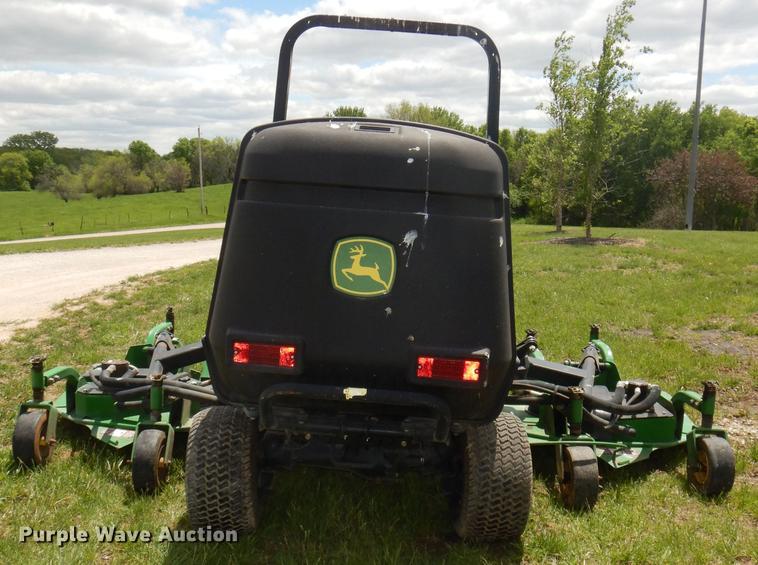 image for item FK9241 2003 John Deere 1600 lawn mower