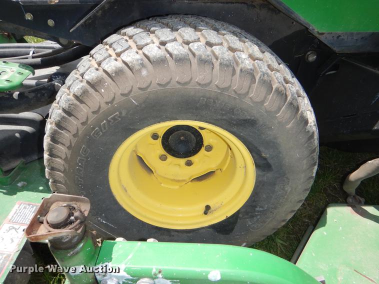 image for item FK9241 2003 John Deere 1600 lawn mower