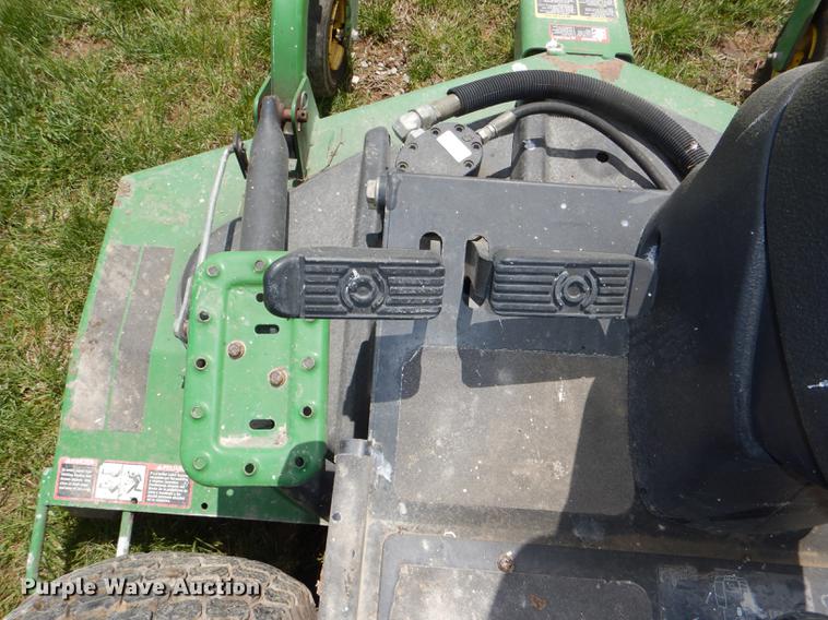 image for item FK9241 2003 John Deere 1600 lawn mower