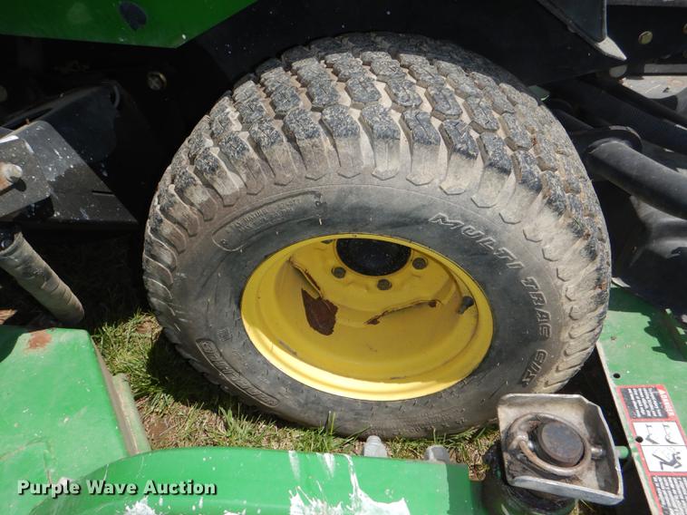 image for item FK9241 2003 John Deere 1600 lawn mower