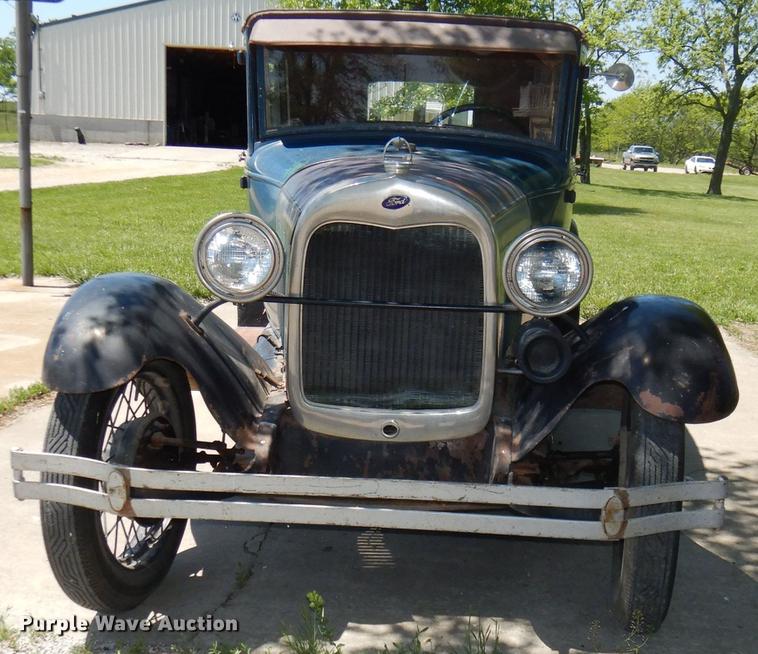 image for item FK9243 1928 Ford A Leatherback four door sedan