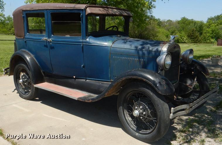 image for item FK9243 1928 Ford A Leatherback four door sedan