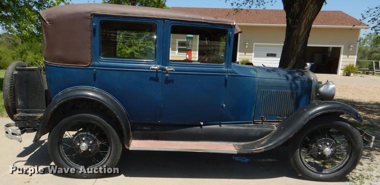 image for item FK9243 1928 Ford A Leatherback four door sedan