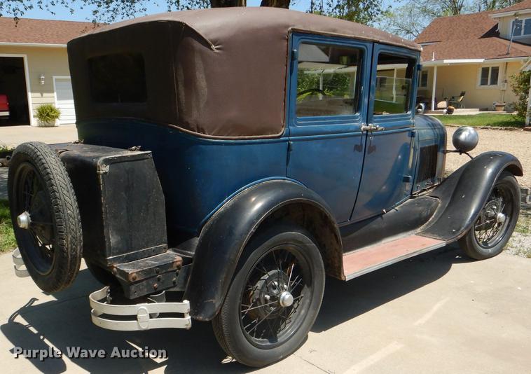 image for item FK9243 1928 Ford A Leatherback four door sedan