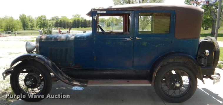 image for item FK9243 1928 Ford A Leatherback four door sedan