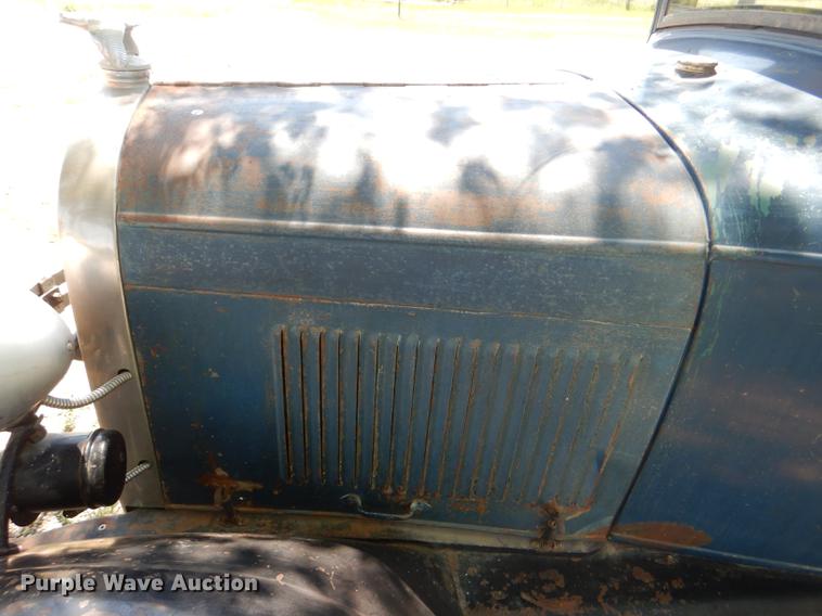 image for item FK9243 1928 Ford A Leatherback four door sedan