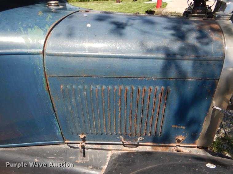 image for item FK9243 1928 Ford A Leatherback four door sedan