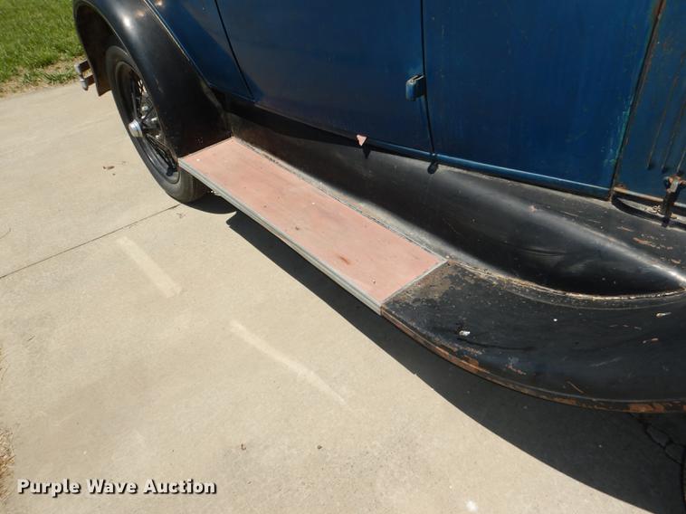 image for item FK9243 1928 Ford A Leatherback four door sedan