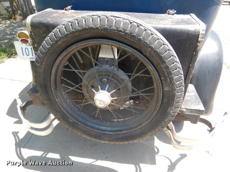 image for item FK9243 1928 Ford A Leatherback four door sedan