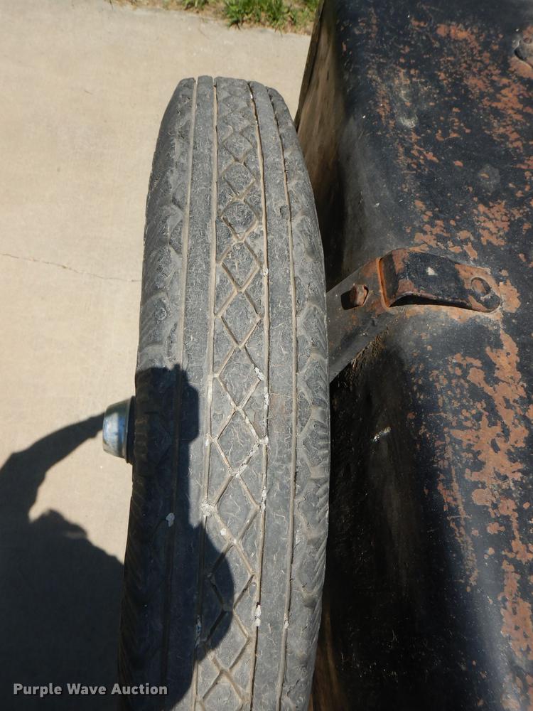 image for item FK9243 1928 Ford A Leatherback four door sedan