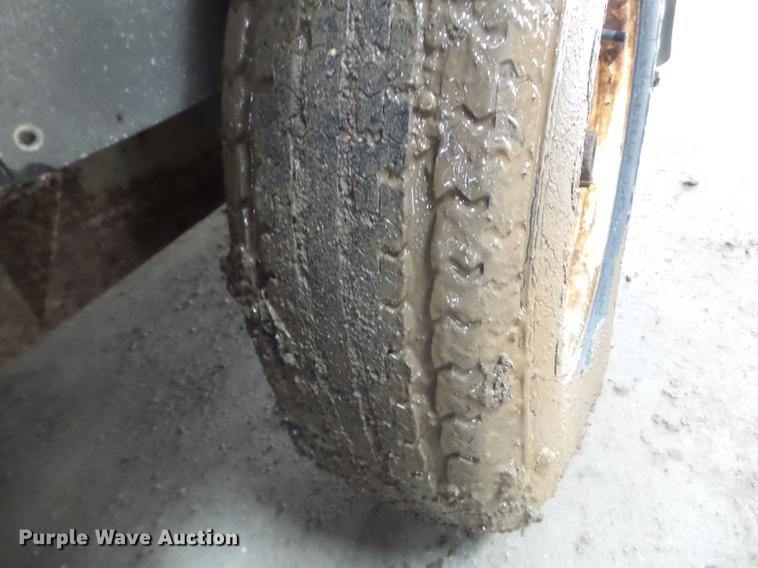 image for item FM9321 2004 TNT enclosed cargo trailer