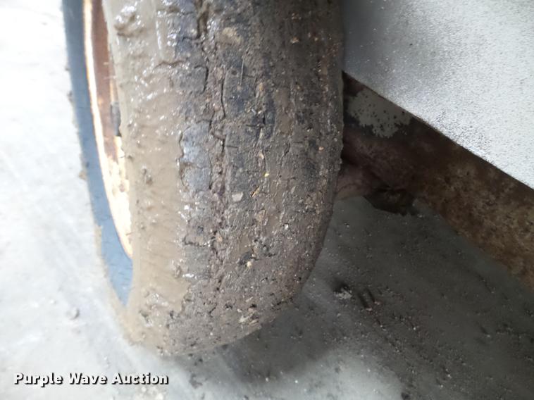 image for item FM9321 2004 TNT enclosed cargo trailer