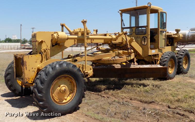 image for item DB9673 1967 Caterpillar 12F rigid frame motor grader
