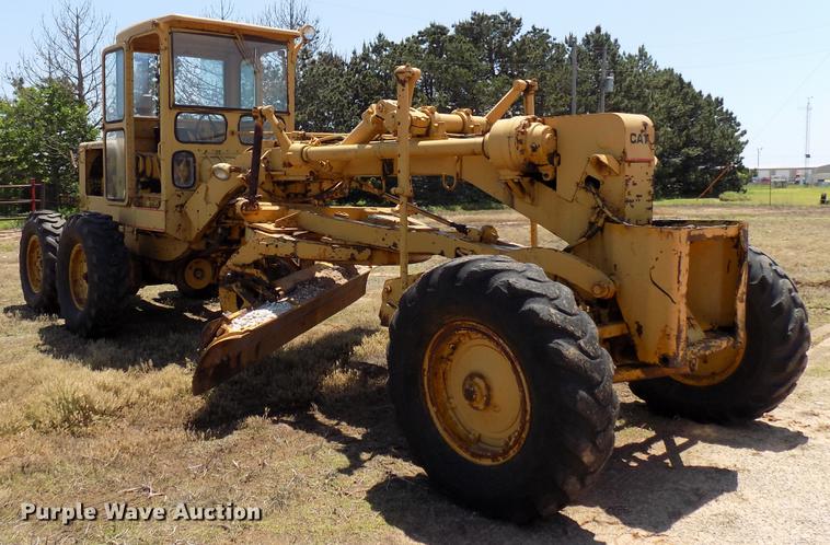image for item DB9673 1967 Caterpillar 12F rigid frame motor grader