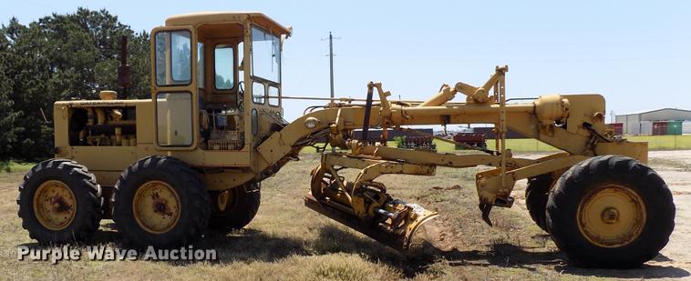 image for item DB9673 1967 Caterpillar 12F rigid frame motor grader