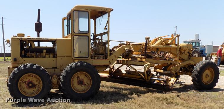 image for item DB9673 1967 Caterpillar 12F rigid frame motor grader