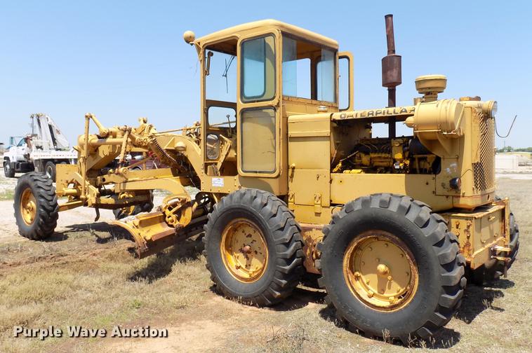image for item DB9673 1967 Caterpillar 12F rigid frame motor grader