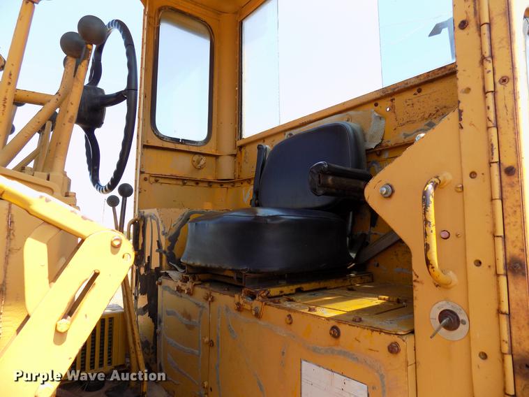 image for item DB9673 1967 Caterpillar 12F rigid frame motor grader