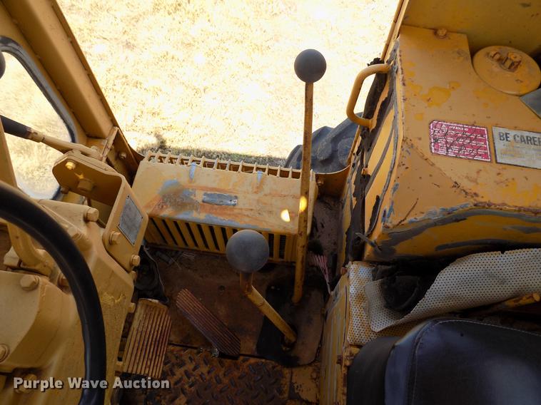 image for item DB9673 1967 Caterpillar 12F rigid frame motor grader