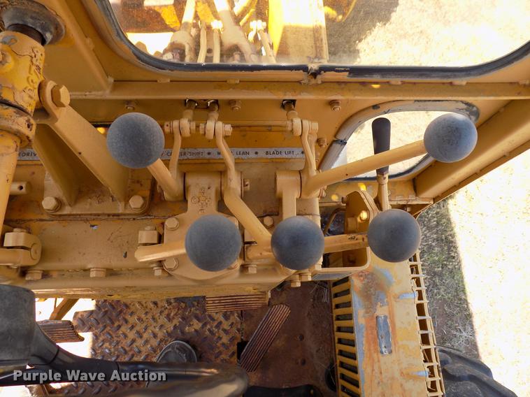 image for item DB9673 1967 Caterpillar 12F rigid frame motor grader