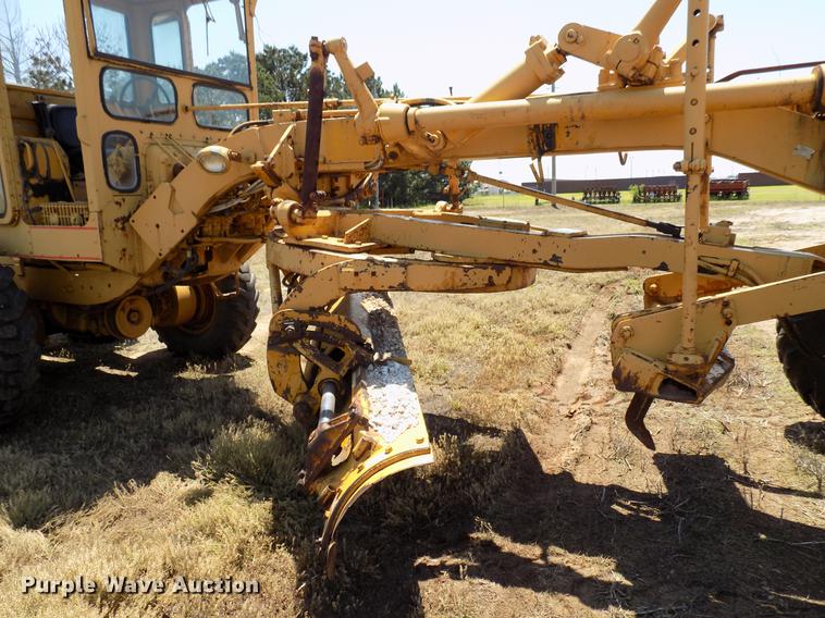 image for item DB9673 1967 Caterpillar 12F rigid frame motor grader