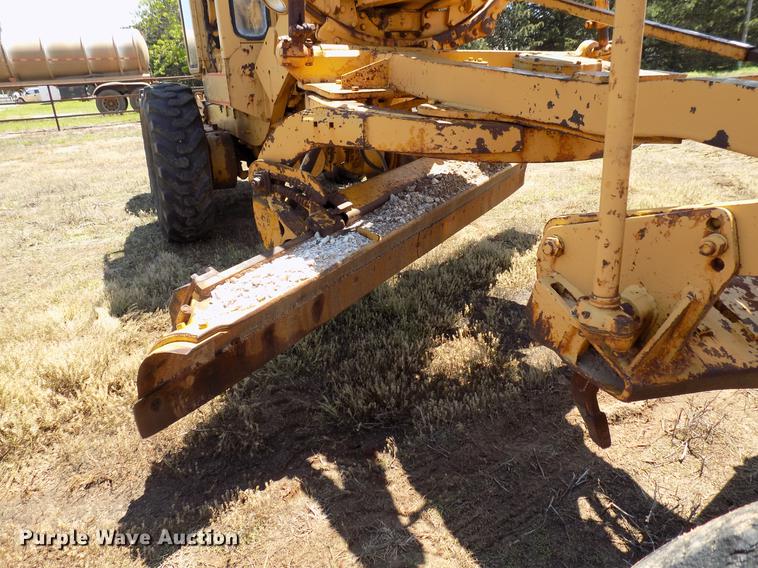 image for item DB9673 1967 Caterpillar 12F rigid frame motor grader