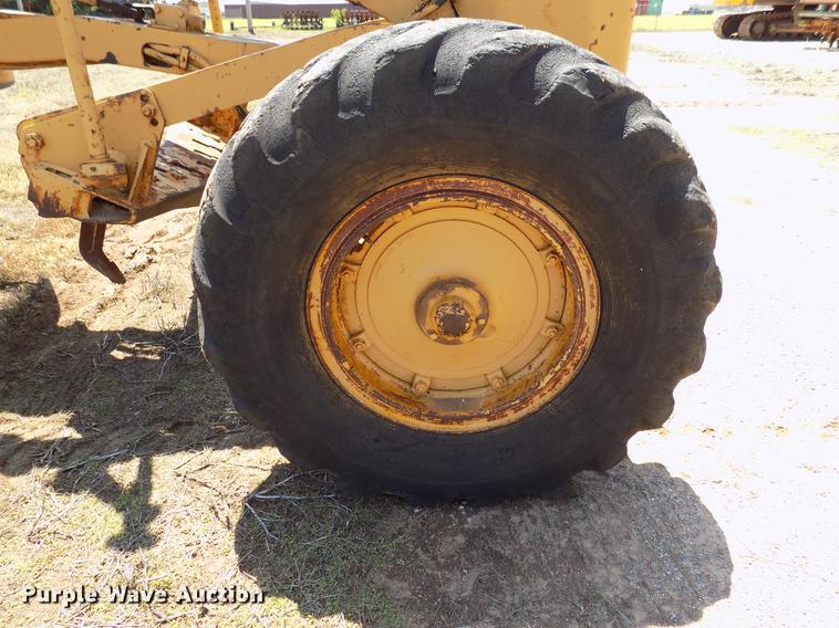 image for item DB9673 1967 Caterpillar 12F rigid frame motor grader