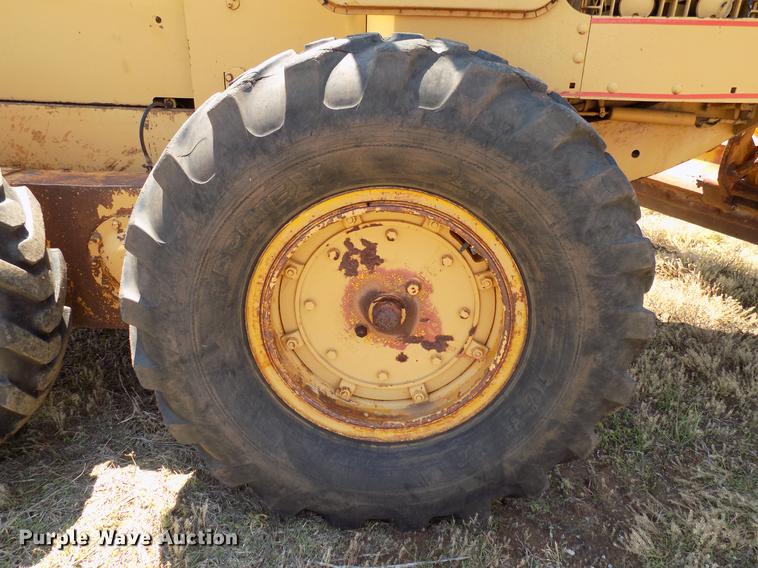 image for item DB9673 1967 Caterpillar 12F rigid frame motor grader