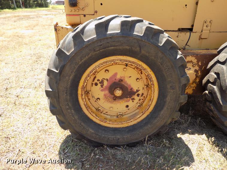 image for item DB9673 1967 Caterpillar 12F rigid frame motor grader