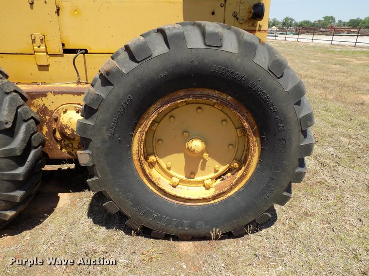 image for item DB9673 1967 Caterpillar 12F rigid frame motor grader