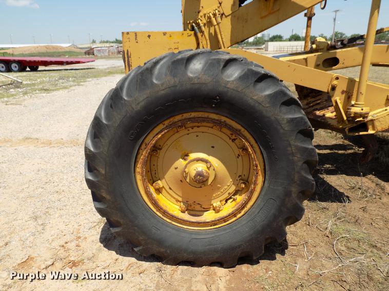 image for item DB9673 1967 Caterpillar 12F rigid frame motor grader