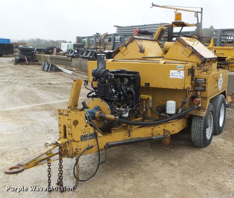 image for item DC4623 2003 Bear Cat BK400D crack seal trailer