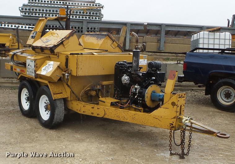 image for item DC4623 2003 Bear Cat BK400D crack seal trailer