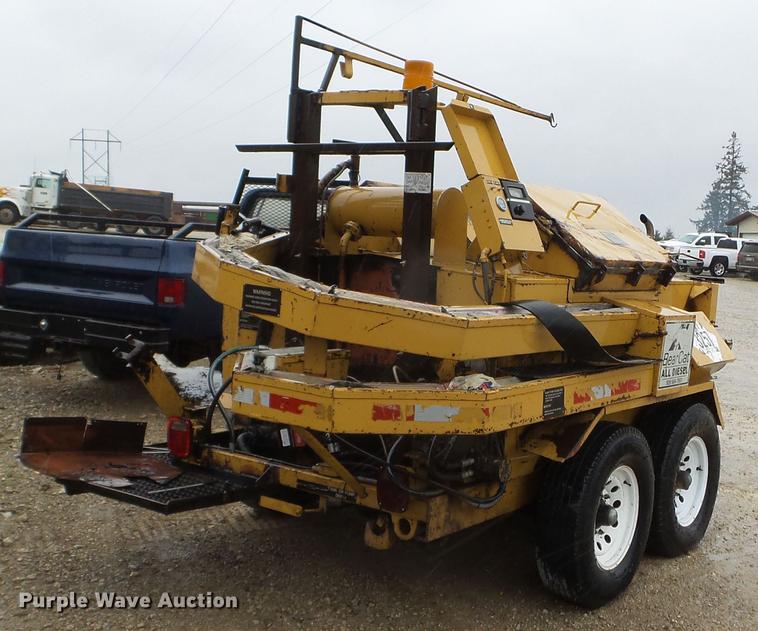 image for item DC4623 2003 Bear Cat BK400D crack seal trailer