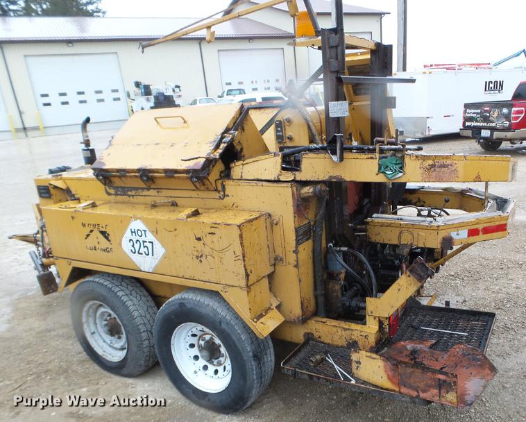 image for item DC4623 2003 Bear Cat BK400D crack seal trailer