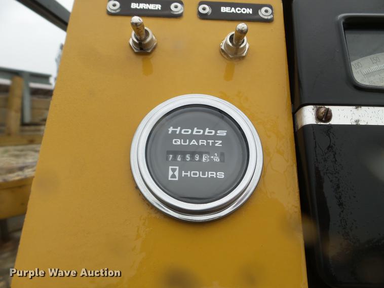 image for item DC4623 2003 Bear Cat BK400D crack seal trailer