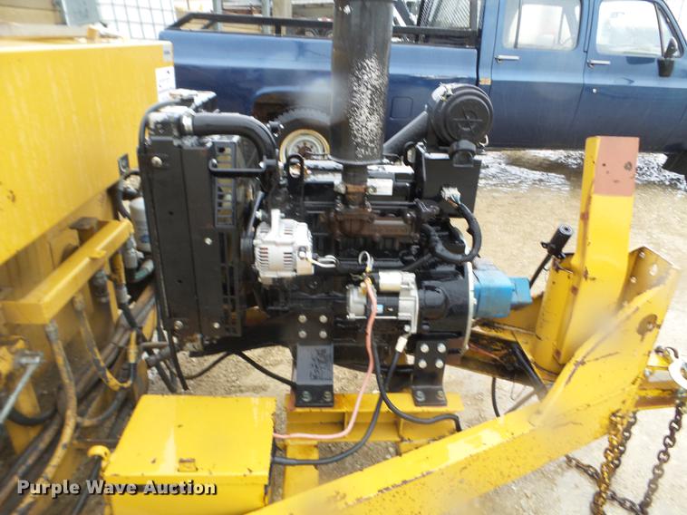 image for item DC4623 2003 Bear Cat BK400D crack seal trailer