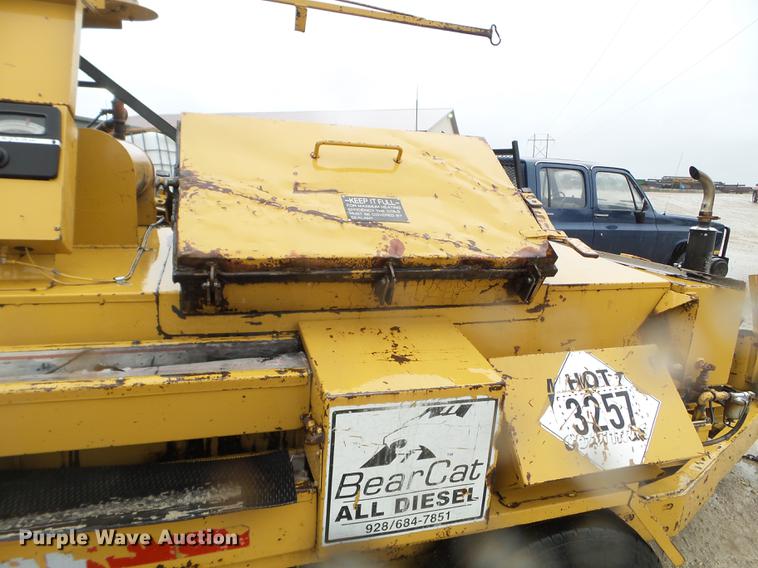 image for item DC4623 2003 Bear Cat BK400D crack seal trailer