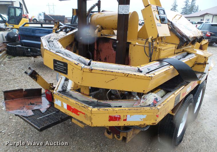 image for item DC4623 2003 Bear Cat BK400D crack seal trailer