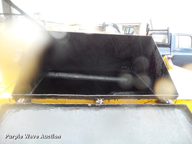 image for item DC4623 2003 Bear Cat BK400D crack seal trailer