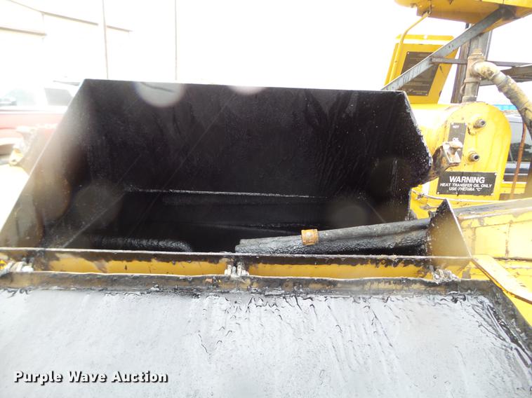 image for item DC4623 2003 Bear Cat BK400D crack seal trailer