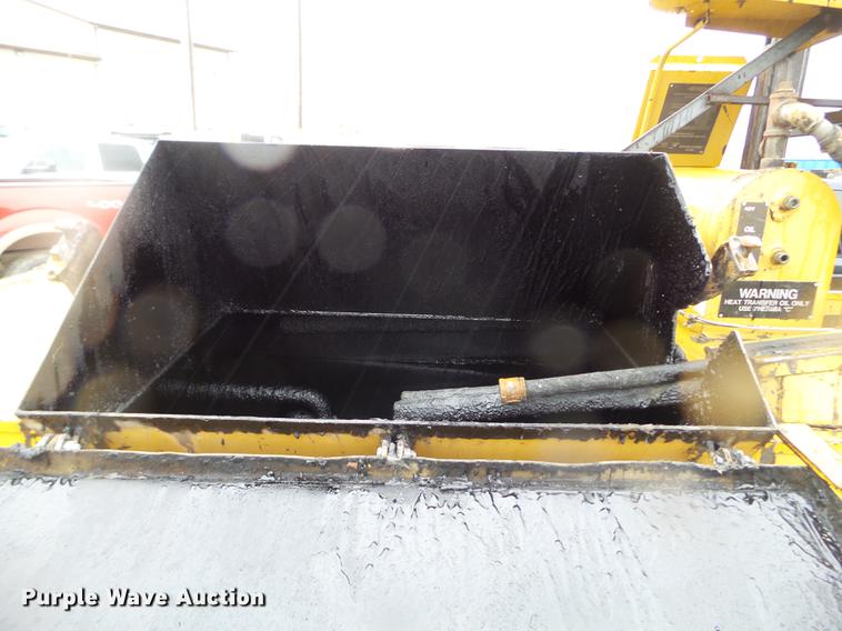 image for item DC4623 2003 Bear Cat BK400D crack seal trailer