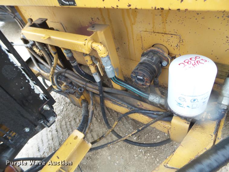 image for item DC4623 2003 Bear Cat BK400D crack seal trailer